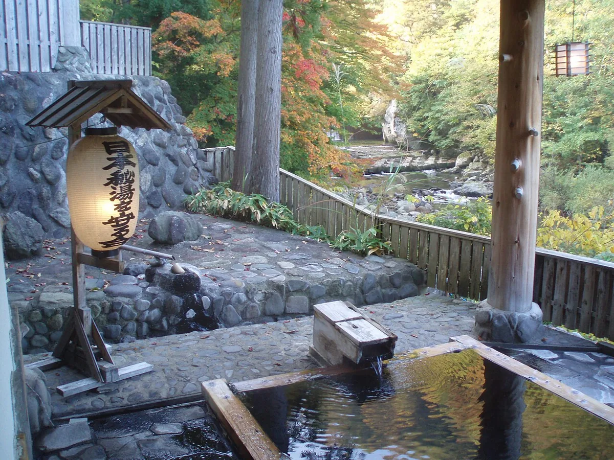 Venkovní japonský onsen rotenburo